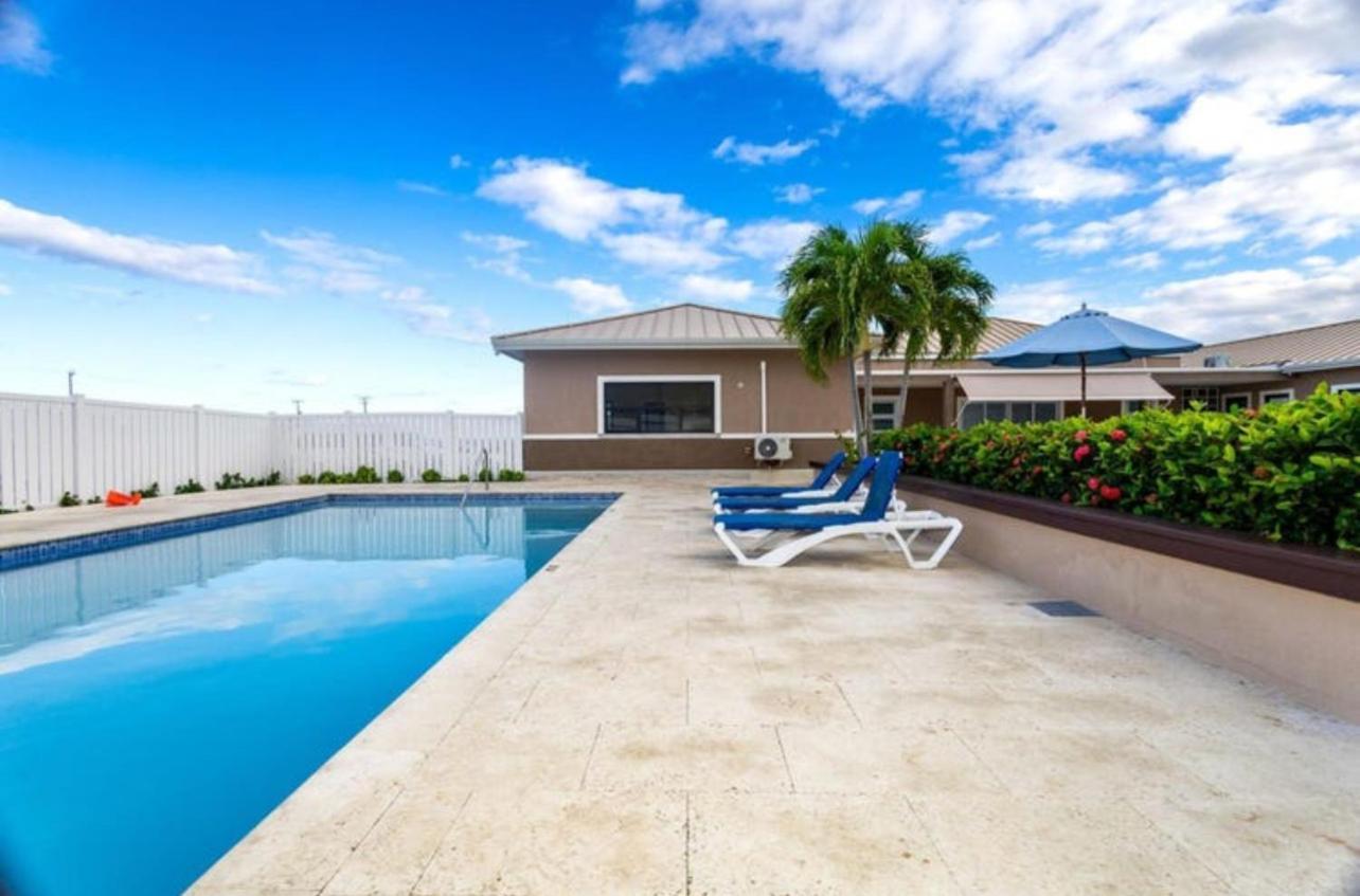 Paradise Oasis At Oceanpointe - Pool And Free Parking Lucea Exterior photo